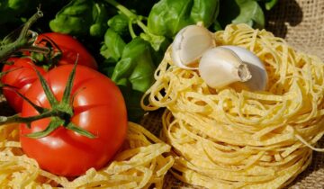 Il pomodoro nella storia gastronomica pugliese: un viaggio tra tradizione e cultura